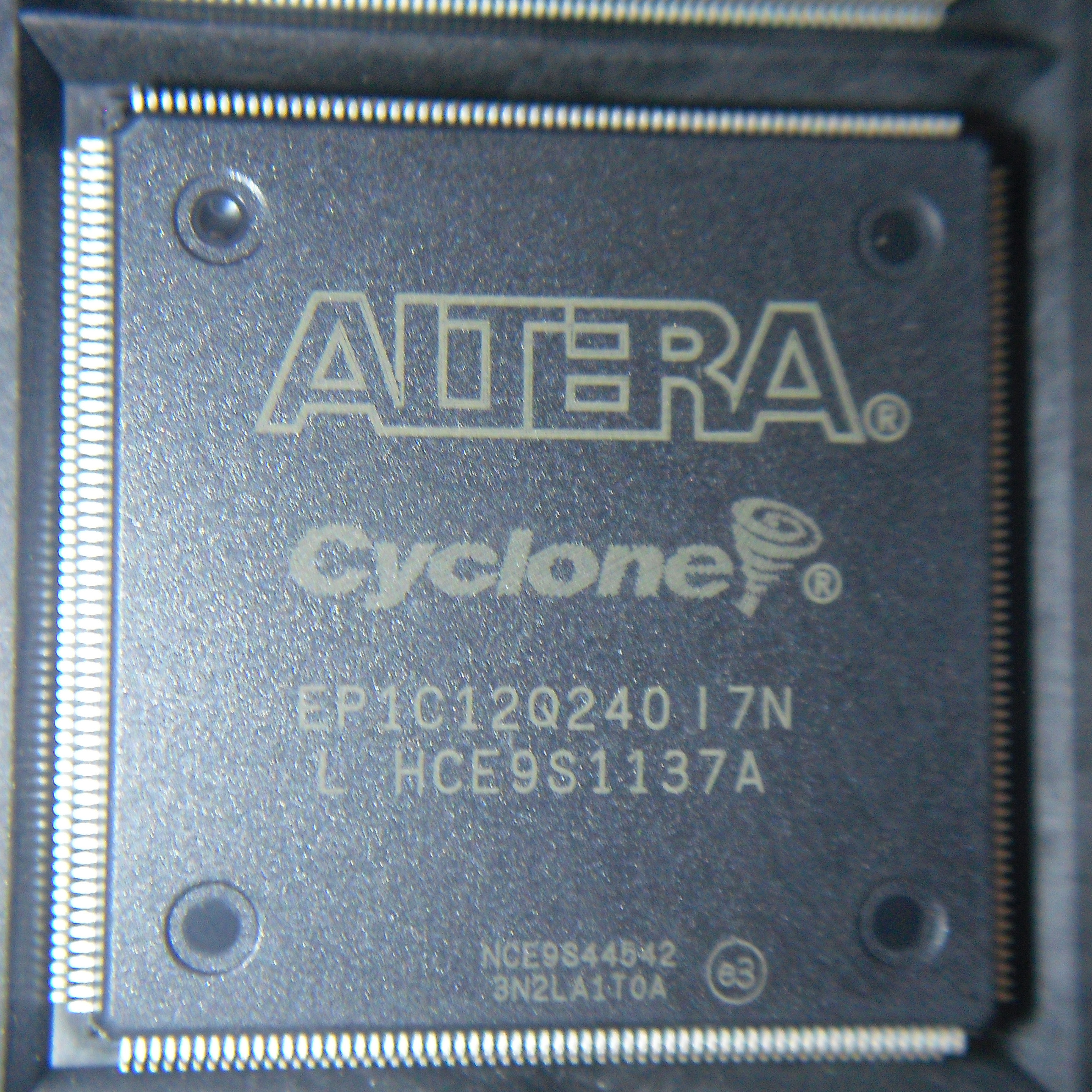 EP1C12Q240I7N-Altera