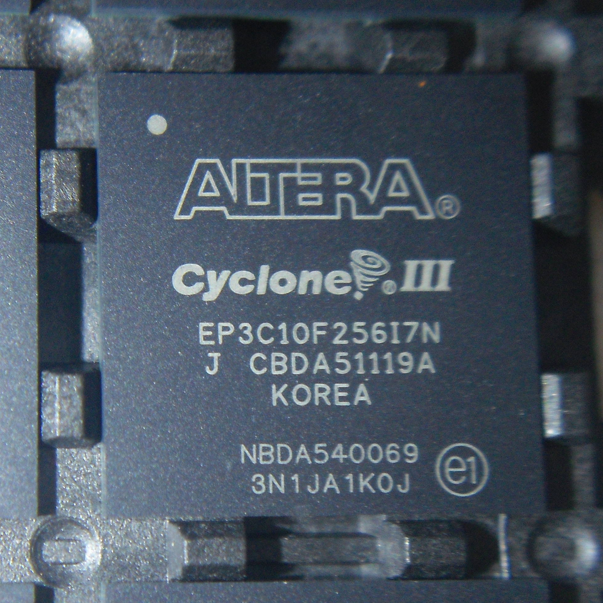 EP3C10F256I7N-Altera