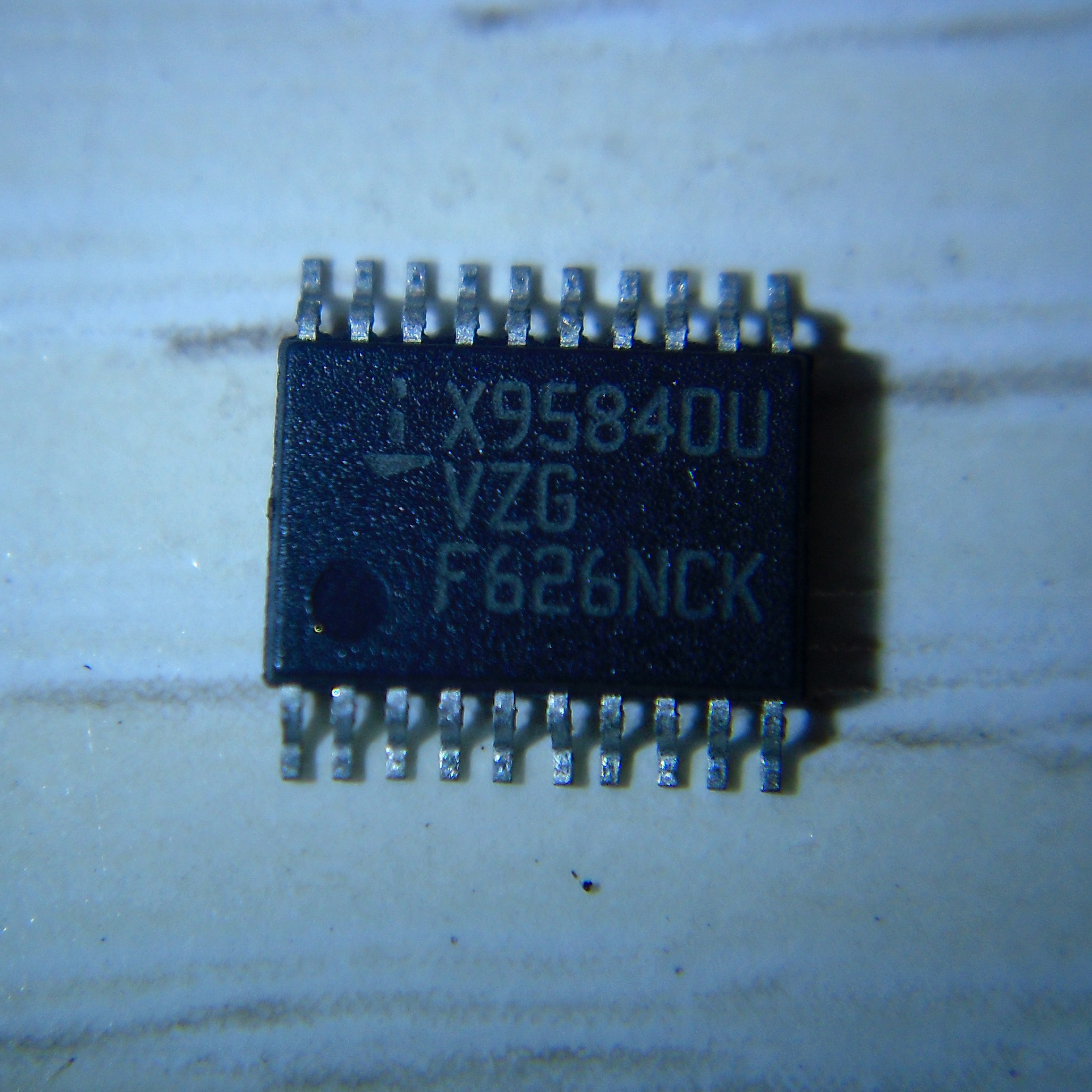 X95840UV20I-2.7T1-Intersil