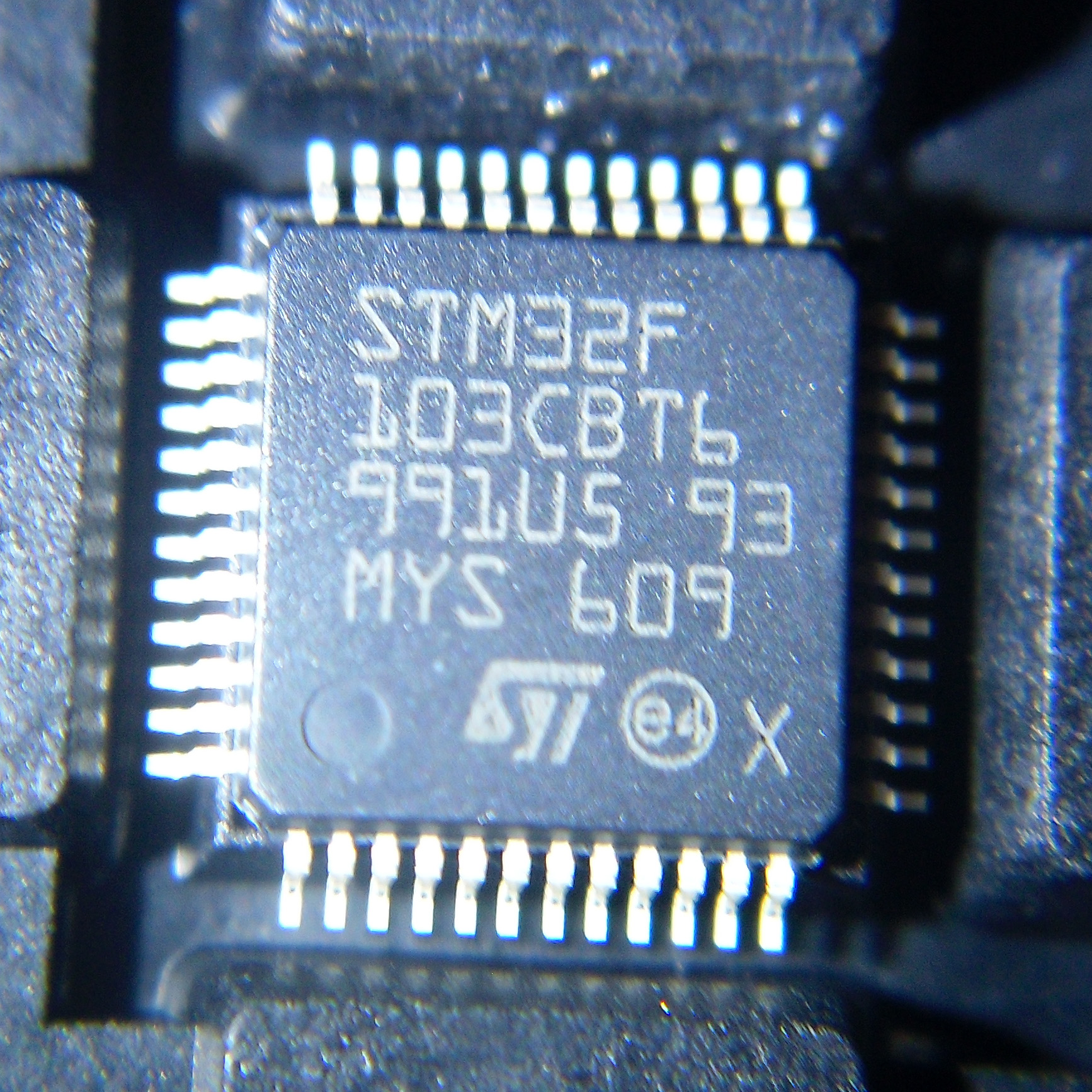 STM32F103CBT6-ST